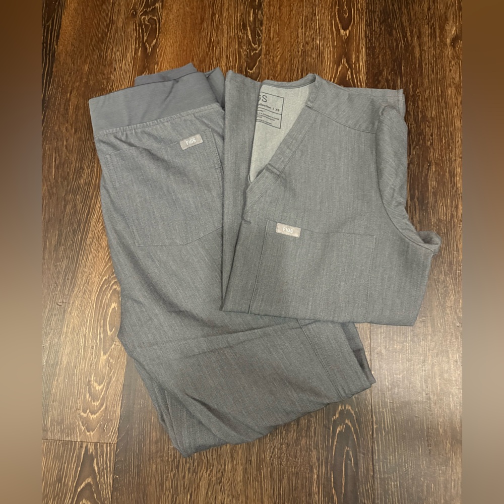Figs scrub set in graphite gray - size XS & S